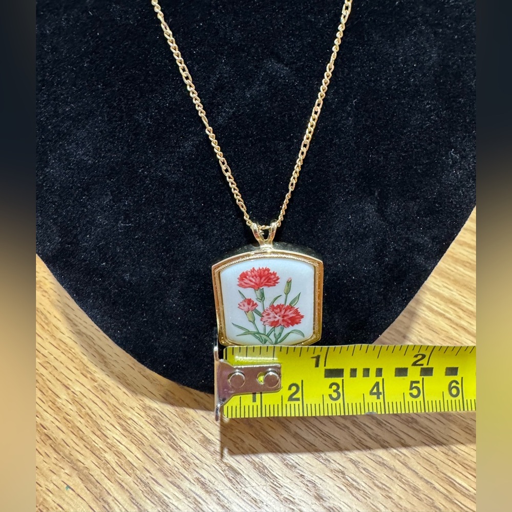 Vintage Avon floral enamel pendant necklace and chain in gold tone 1970s - Picture 5 of 6